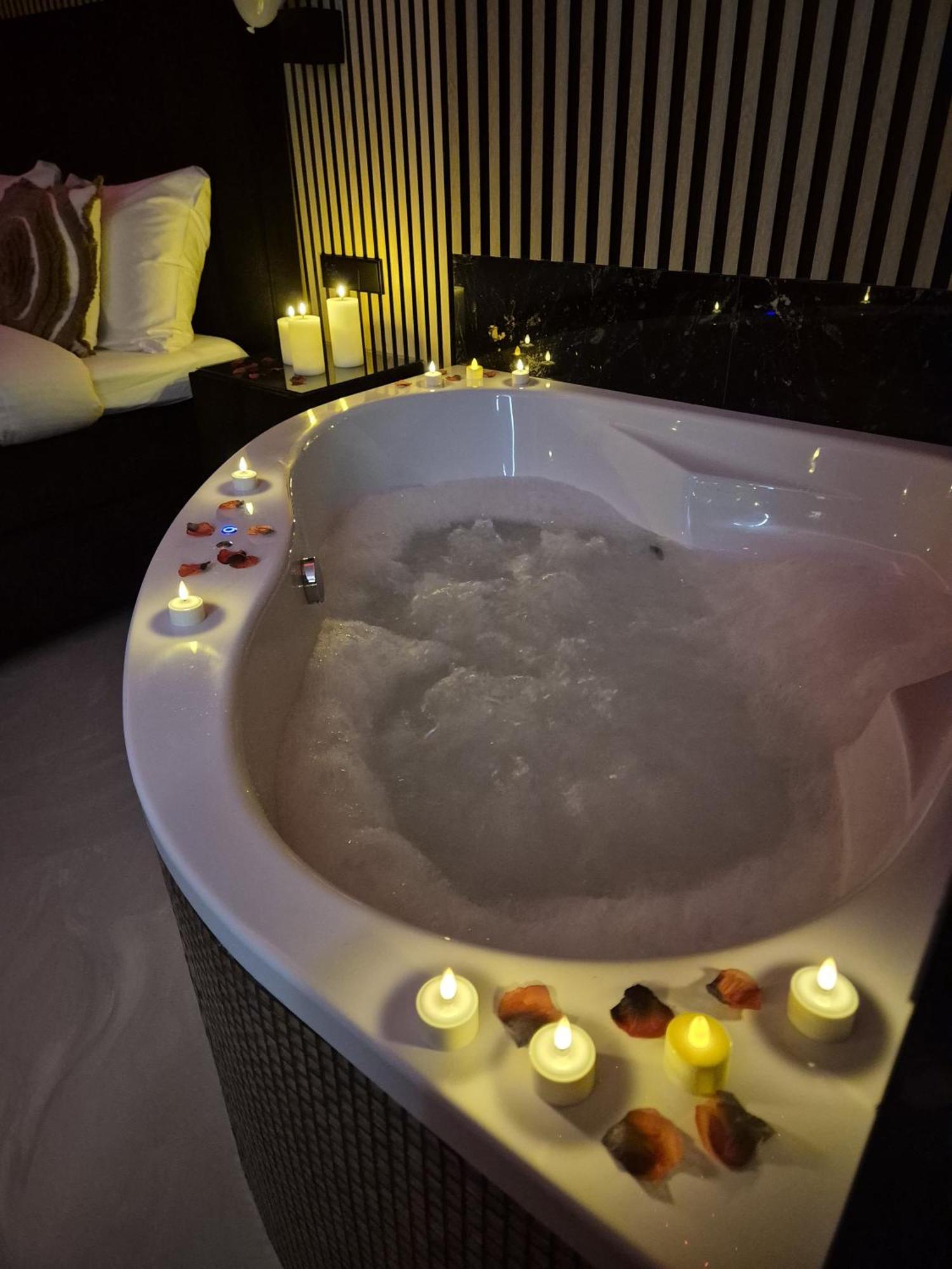 Deluxe Suite with Spa Bath,1695354816:JPEG