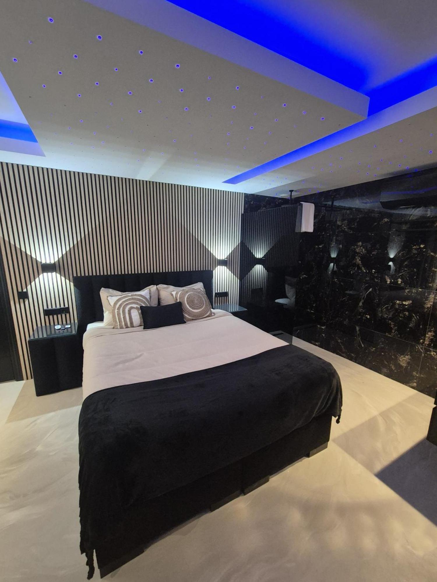 Deluxe King Suite,1695354817:JPEG